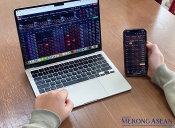 VN-Index giảm hơn 4% từ đỉnh lịch sử, nhiều 555win555 slot, bắn cá, casino, thể thao, esports, game bài 'rơi' sâu