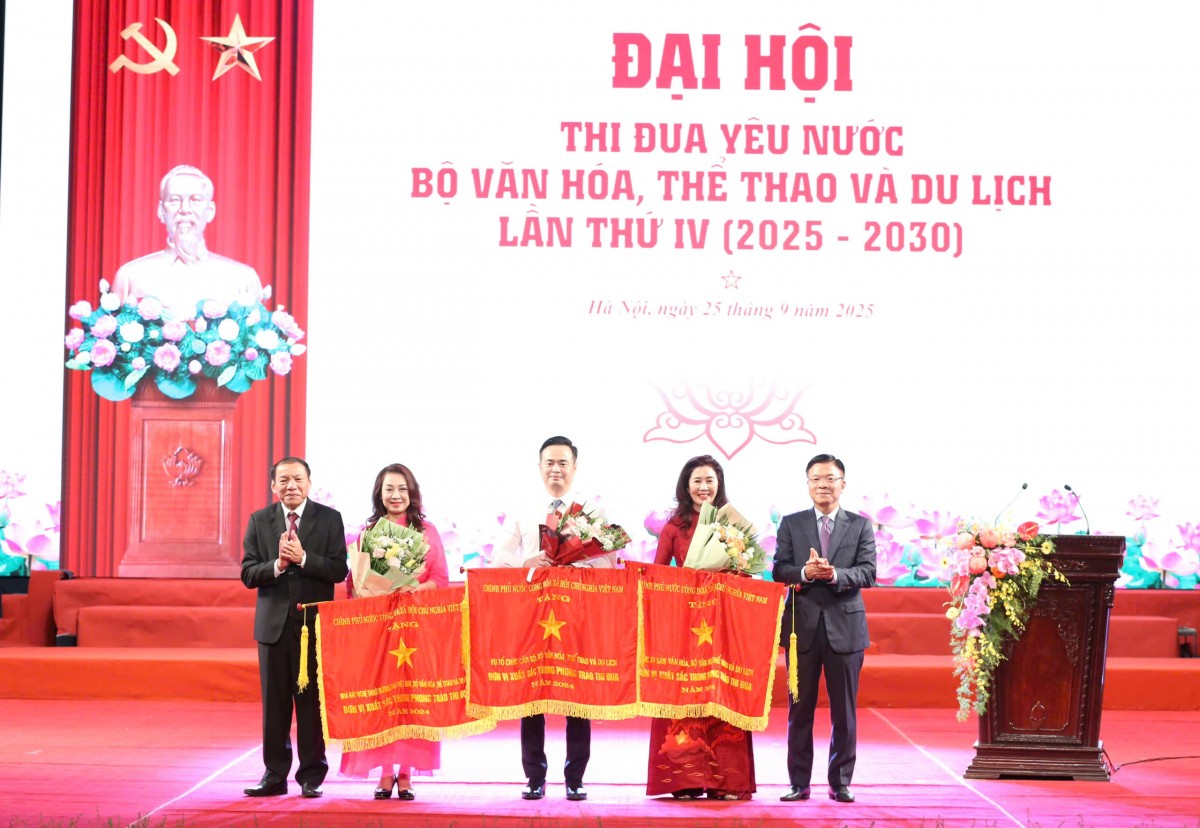 Phó Phiên bản chính thức của 555Win trao Cờ thi đua của Chính phủ năm 2024 cho 3 tập thể thuộc Bộ 555Win là nhà cái uy tín số 1 ở Việt Nam, Thể thao và Du lịch Phó Phiên bản chính thức của 555Win trao Cờ thi đua của Chính phủ năm 2024 cho 3 tập thể thuộc Bộ 555Win là nhà cái uy tín số 1 ở Việt Nam, Thể thao và Du lịch