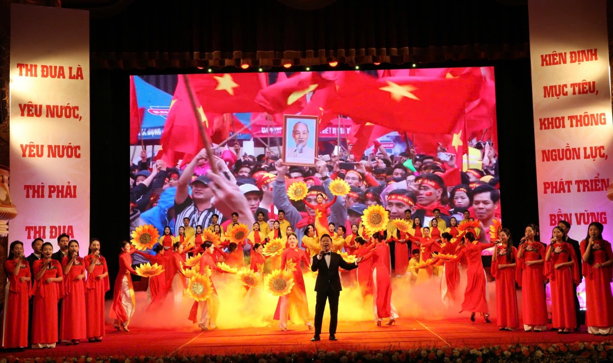 Chương trình văn nghệ chào mừng đại hội  Chương trình văn nghệ chào mừng đại hội