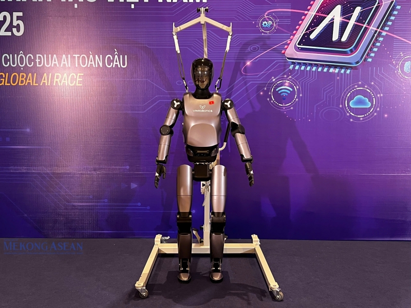 Cận cảnh mẫu robot hình người của Việt Nam 'gây sốt' tại AI4VN 2025 Cận cảnh mẫu robot hình người của Việt Nam 'gây sốt' tại AI4VN 2025