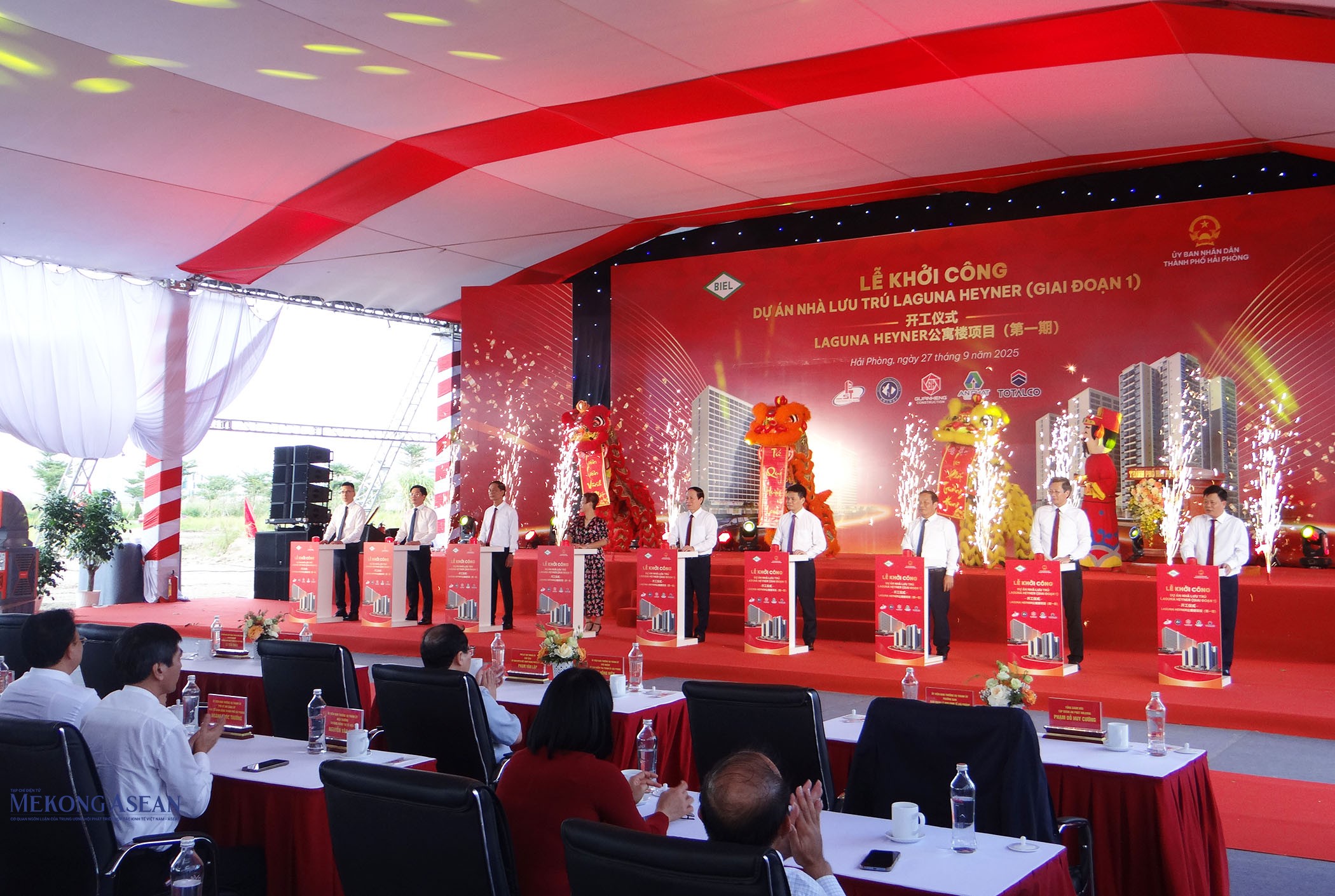 Lãnh đạo thành phố Hải Phòng và các đại biểu thực hiện bấm nút khởi công dự án. Ảnh: Phùng Nguyện/555win Login. Lãnh đạo thành phố Hải Phòng và các đại biểu thực hiện bấm nút khởi công dự án. Ảnh: Phùng Nguyện/555win Login.