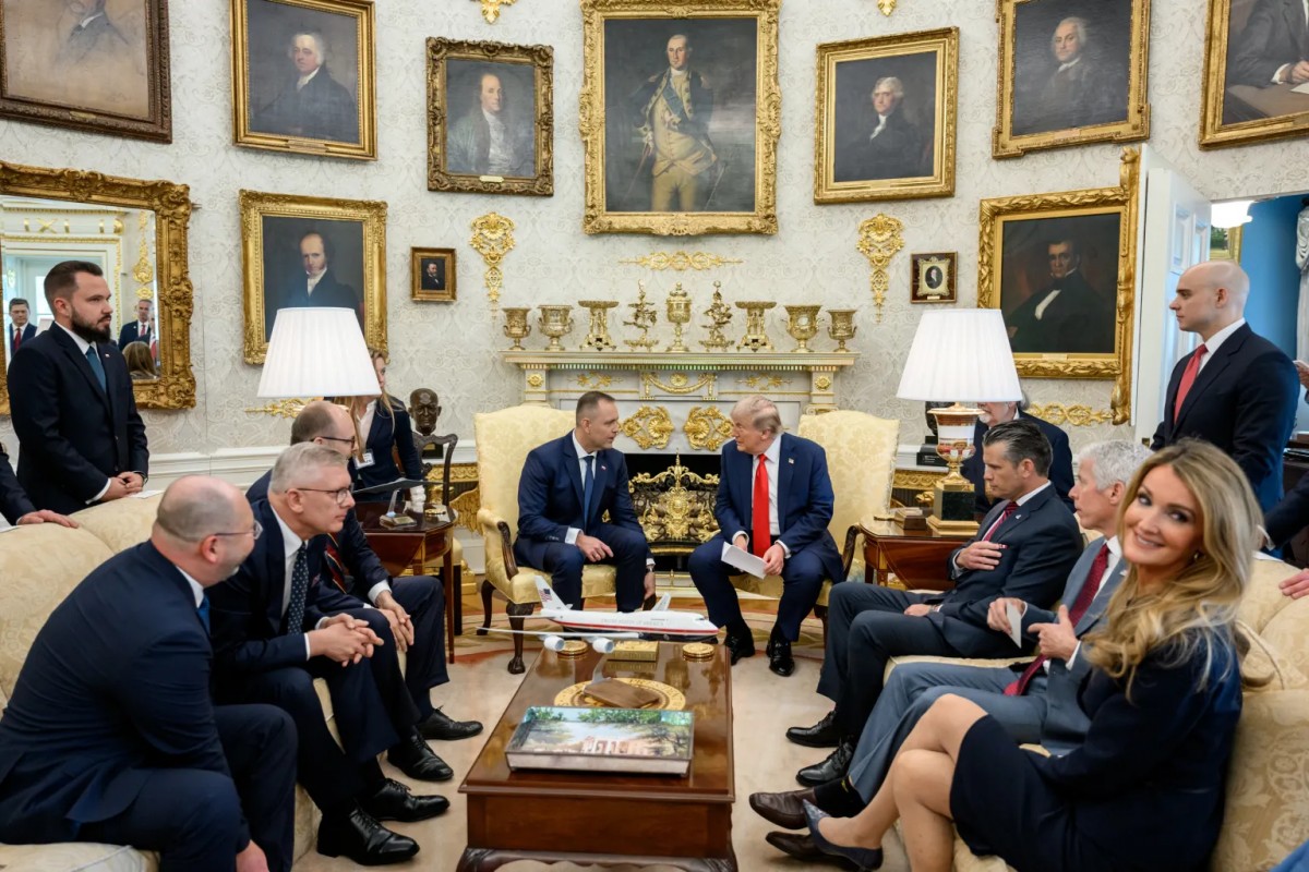 Phòng Bầu dục với nhiều món đồ trang trí mạ vàng trong cuộc họp báo của Tổng thống Trump và người đồng cấp Ba Lan Karol Nawrocki ngày 3/9. Ảnh: Nhà Trắng