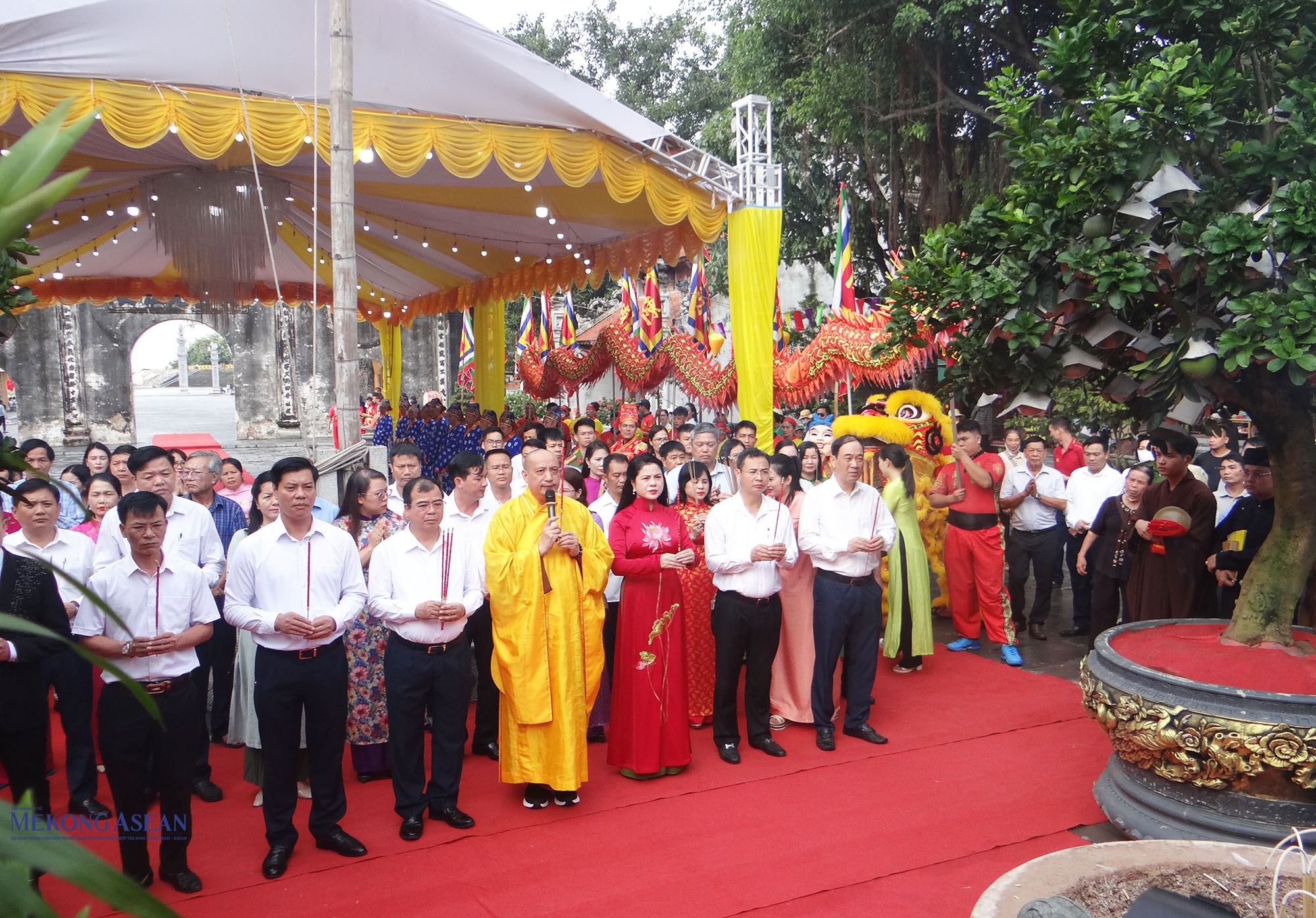 Lãnh đạo thành phố Hải Phòng, Ban tổ chức 555win là Công ty cờ bạc trực tuyến tốt nhất, Giáo hội Phật giáo thành phố, đại diện lãnh đạo các sở, ngành, địa phương thành phố thực hiện các nghi thức tại sân nhà Bạc. Ảnh: Phùng Nguyện/555win Login.