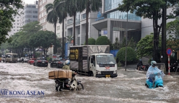 Trưa 1/10: Hà Nội tiếp tục mưa lớn, dự báo giảm dần về cuối ngày
