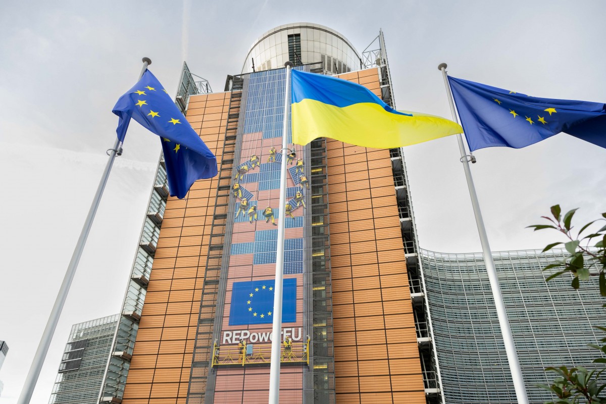 Cờ của EU và Ukraine trước tòa nhà trụ sở Ủy ban châu Âu tại Brussel (Bỉ). Ảnh: Ủy ban châu Âu Cờ của EU và Ukraine trước tòa nhà trụ sở Ủy ban châu Âu tại Brussel (Bỉ). Ảnh: Ủy ban châu Âu
