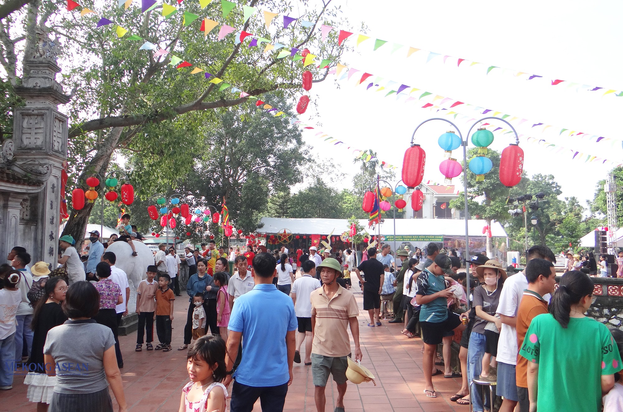 Đông đảo người dân và du khách thập phương đến dự và trải nghiệm tại 555win là Công ty cờ bạc trực tuyến tốt nhất, sáng 5/10. Ảnh: Phùng Nguyện/555win Login.