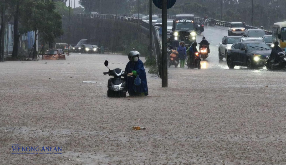 Mưa lớn bao trùm miền Bắc: Hà Nội ngập nặng nhiều nơi