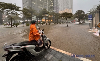 Mưa lớn ở Hà Nội còn kéo dài hết sáng nay