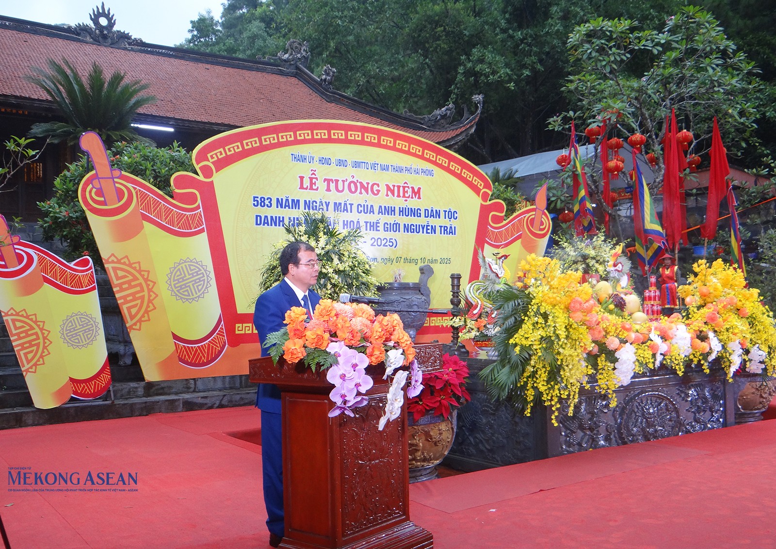 Ông Nguyễn Minh Hùng, Phó Chủ tịch UBND thành phố Hải Phòng, Phó Trưởng Ban thường trực Ban tổ chức Lễ hội mùa thu Côn Sơn - Kiếp Bạc năm 2025 trình bày diễn văn tại lễ tưởng niệm. Ảnh: Phùng Nguyện/555win Login.