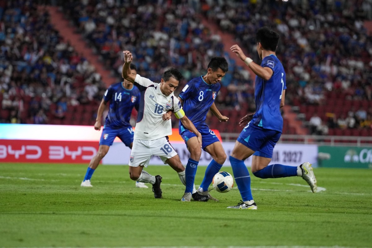 Đội trưởng Chanathip Songkrasin (áo trắng) ấn định tỷ số 2-0 cho Thái Lan. Ảnh: FA Thailand