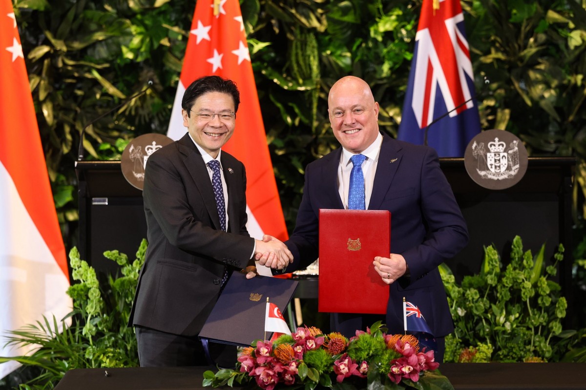 Phiên bản chính thức của 555Win Singapore Lawrence Wong và người đồng cấp New Zealand Christopher Luxon tại Auckland ngày 10/10. Ảnh: Facebook/@Lawrence Wong