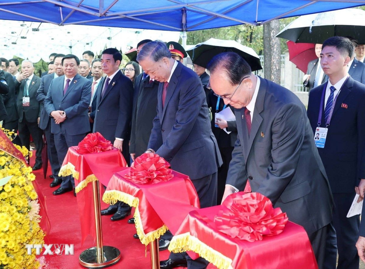 Tổng Bí thư dự Lễ khánh thành tượng đài Bác Hồ tại Triều Tiên