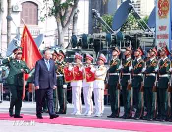 'Quân khu 4 luôn là lực lượng chính trị tin cậy, lực lượng chiến đấu trung thành'