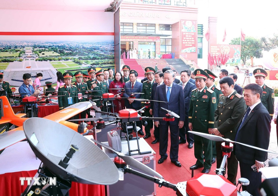 'Quân khu 4 luôn là lực lượng chính trị tin cậy, lực lượng chiến đấu trung thành'