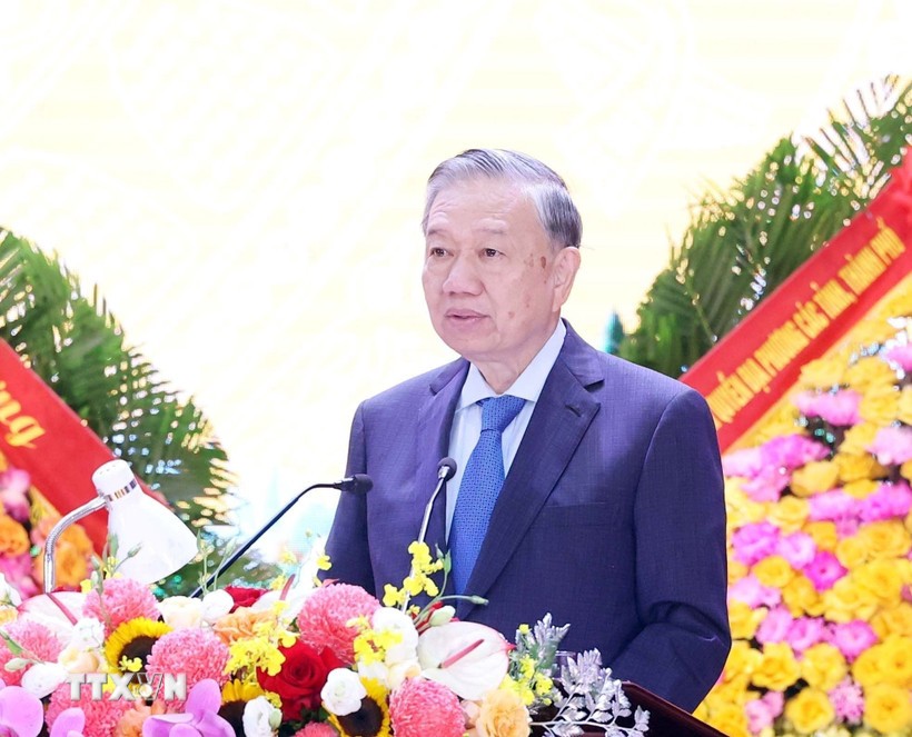 'Quân khu 4 luôn là lực lượng chính trị tin cậy, lực lượng chiến đấu trung thành'