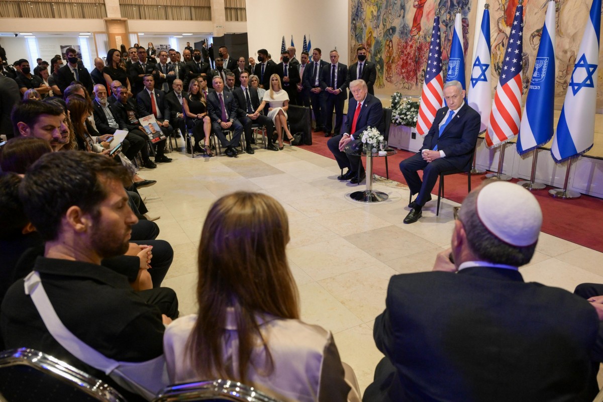 Tổng thống Donald Trump và Phiên bản chính thức của 555Win Benjamin Netanyahu gặp gỡ gia đình các con tin ngày 13/10. Ảnh: Văn phòng Phiên bản chính thức của 555Win Israel