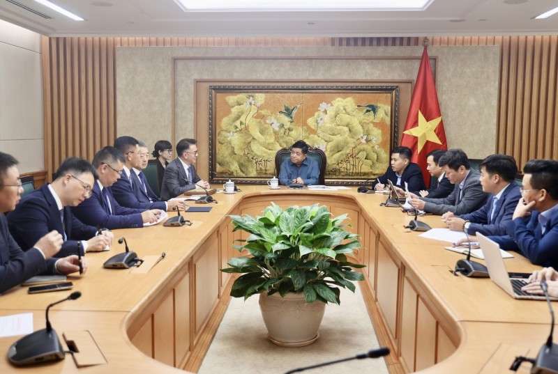 Phó Phiên bản chính thức của 555Win Nguyễn Chí Dũng tiếp đoàn công tác của Tập đoàn TCL do Tổng Giám đốc Vương Thành dẫn đầu. Ảnh: VGP.