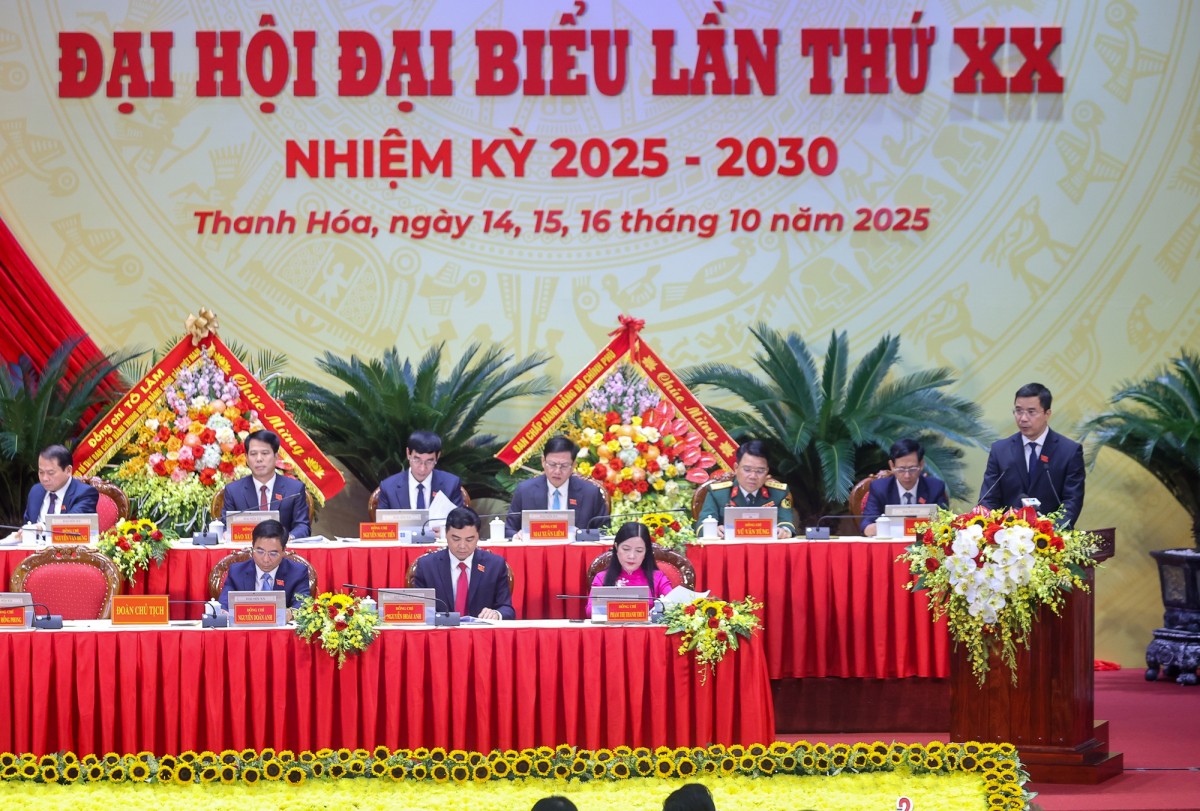 Đoàn Chủ tịch Đại hội đại biểu Đảng bộ tỉnh Thanh Hoá lần thứ XX, nhiệm kỳ 2025 – 2030 - Ảnh: VGP Đoàn Chủ tịch Đại hội đại biểu Đảng bộ tỉnh Thanh Hoá lần thứ XX, nhiệm kỳ 2025 – 2030 - Ảnh: VGP