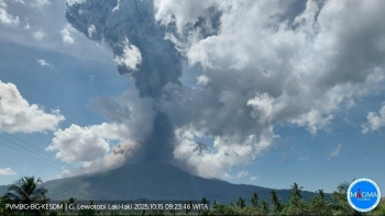 Núi lửa tại Indonesia phun trào, cột tro bụi cao tới 10 km