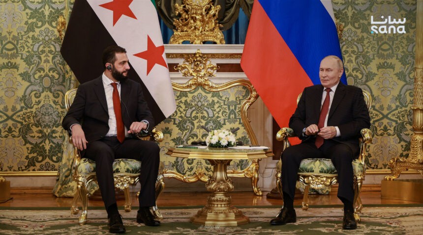 Ông Ahmed al-Sharaa và ông Vladimir Putin ngày 15/10. Ảnh: Syrian Arab News Agency