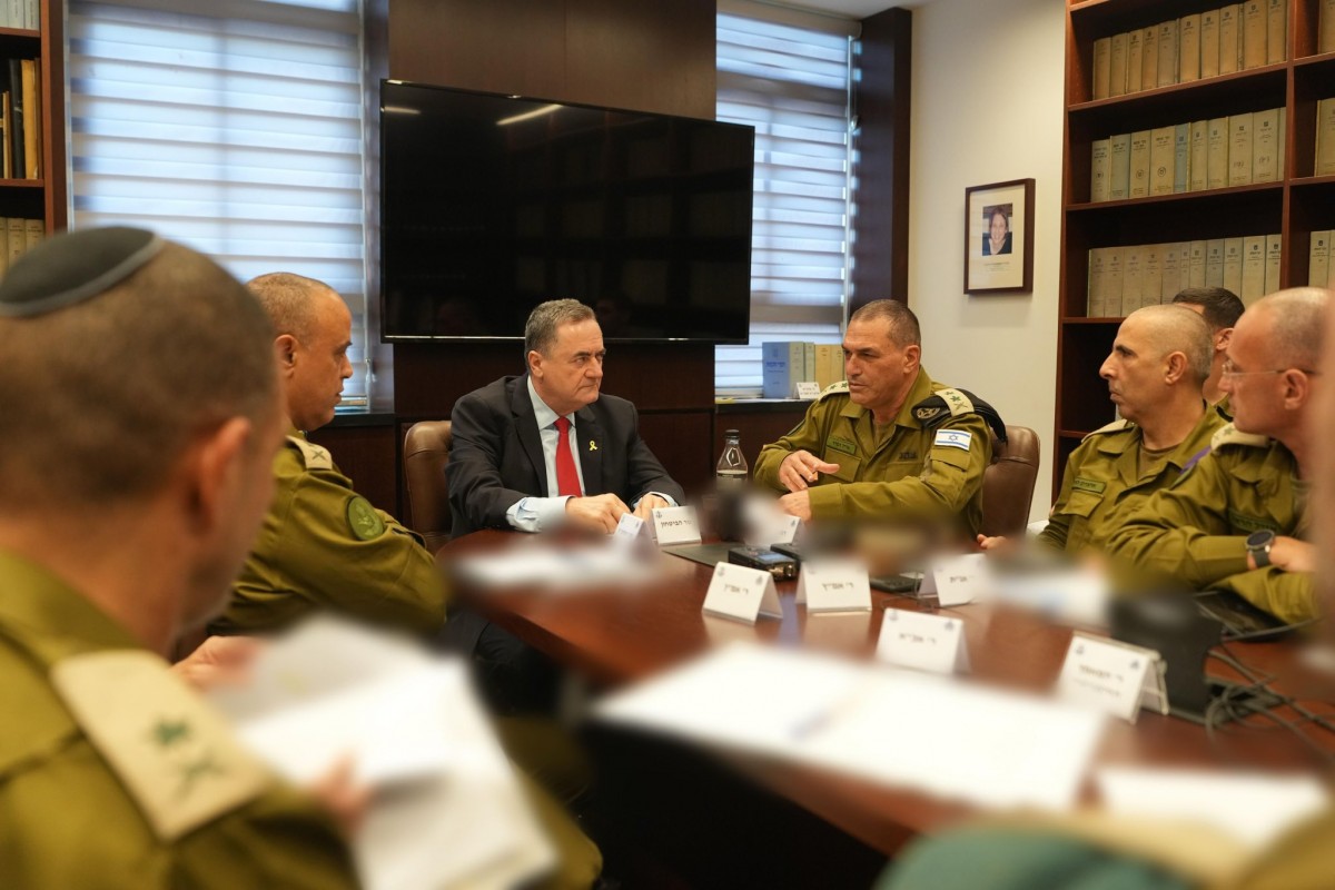 Bộ trưởng Quốc phòng Israel, ông Israel Katz, trong cuộc họp với các tướng lĩnh thuộc Lực lượng Phòng vệ Israel (IDF) ngày 9/10. Ảnh: X/@Israel_katz