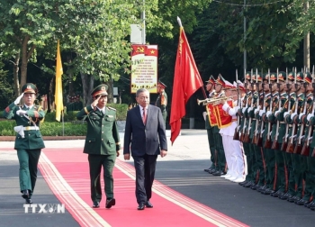 'Chăm lo xây dựng Lực lượng vũ trang Quân khu 1 vững mạnh toàn diện'