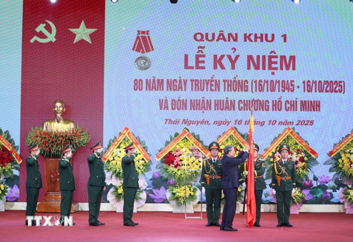 'Chăm lo xây dựng Lực lượng vũ trang Quân khu 1 vững mạnh toàn diện'