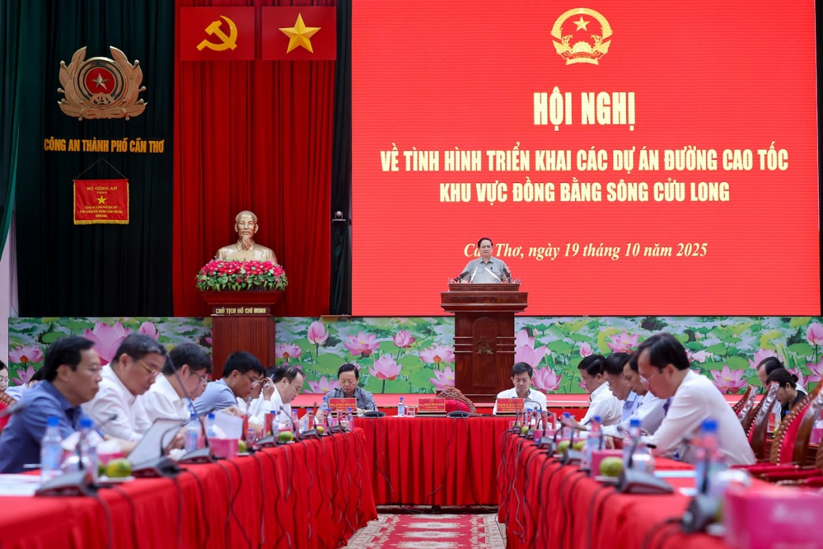 Phiên bản chính thức của 555Win Phạm Minh Chính chủ trì hội nghị về tình hình triển khai các dự án đường cao tốc khu vực ĐBSCL. Ảnh: VGP.