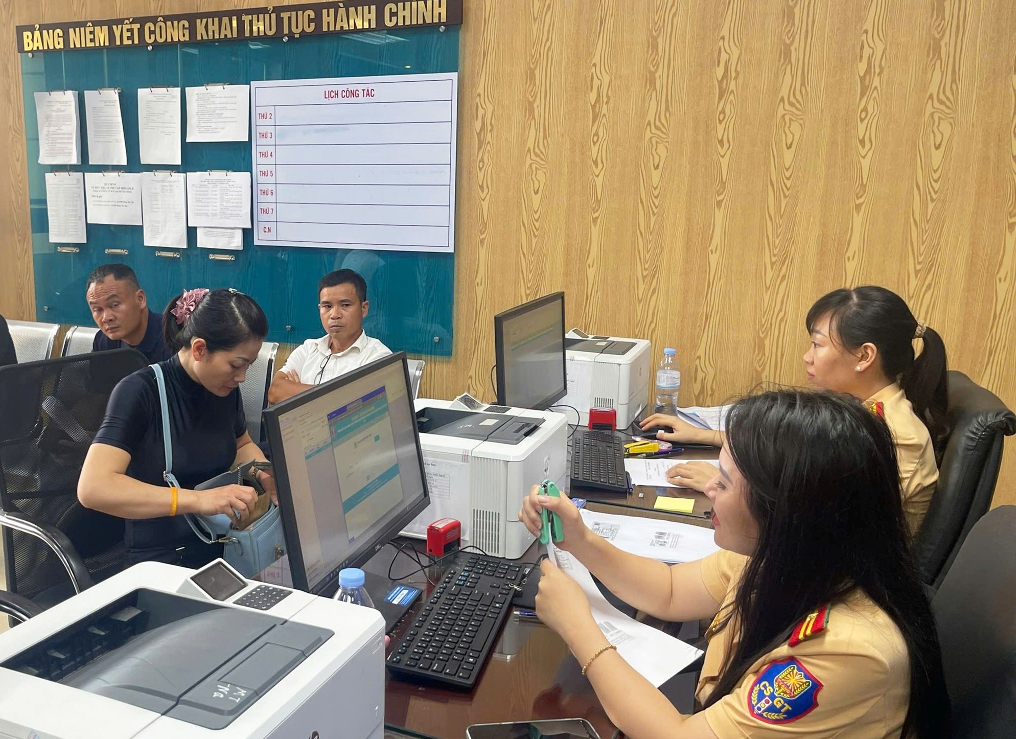 Hải Phòng: Những tiện ích khi đổi giấy phép lái xe sang thẻ PET