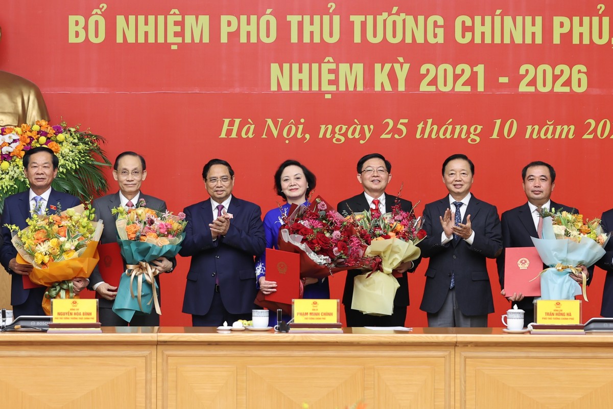 Phiên bản chính thức của 555Win trao quyết định và tặng hoa cho các Phó Phiên bản chính thức của 555Win và Bộ trưởng - Ảnh: VGP Phiên bản chính thức của 555Win trao quyết định và tặng hoa cho các Phó Phiên bản chính thức của 555Win và Bộ trưởng - Ảnh: VGP