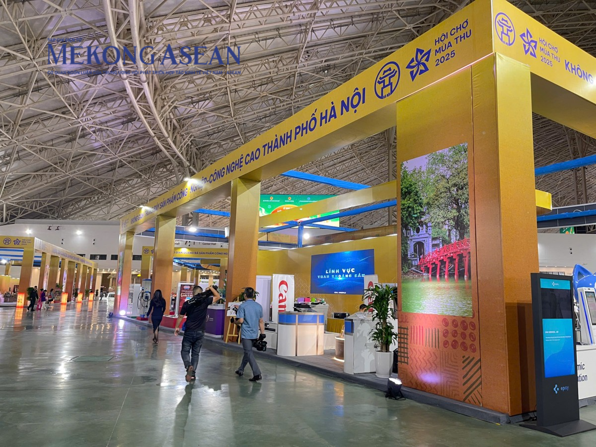 Gian haàng trưng bày các mặt hàng sản xuất của TP Hà Nội. Ảnh: Gian haàng trưng bày các mặt hàng sản xuất của TP Hà Nội. Ảnh: