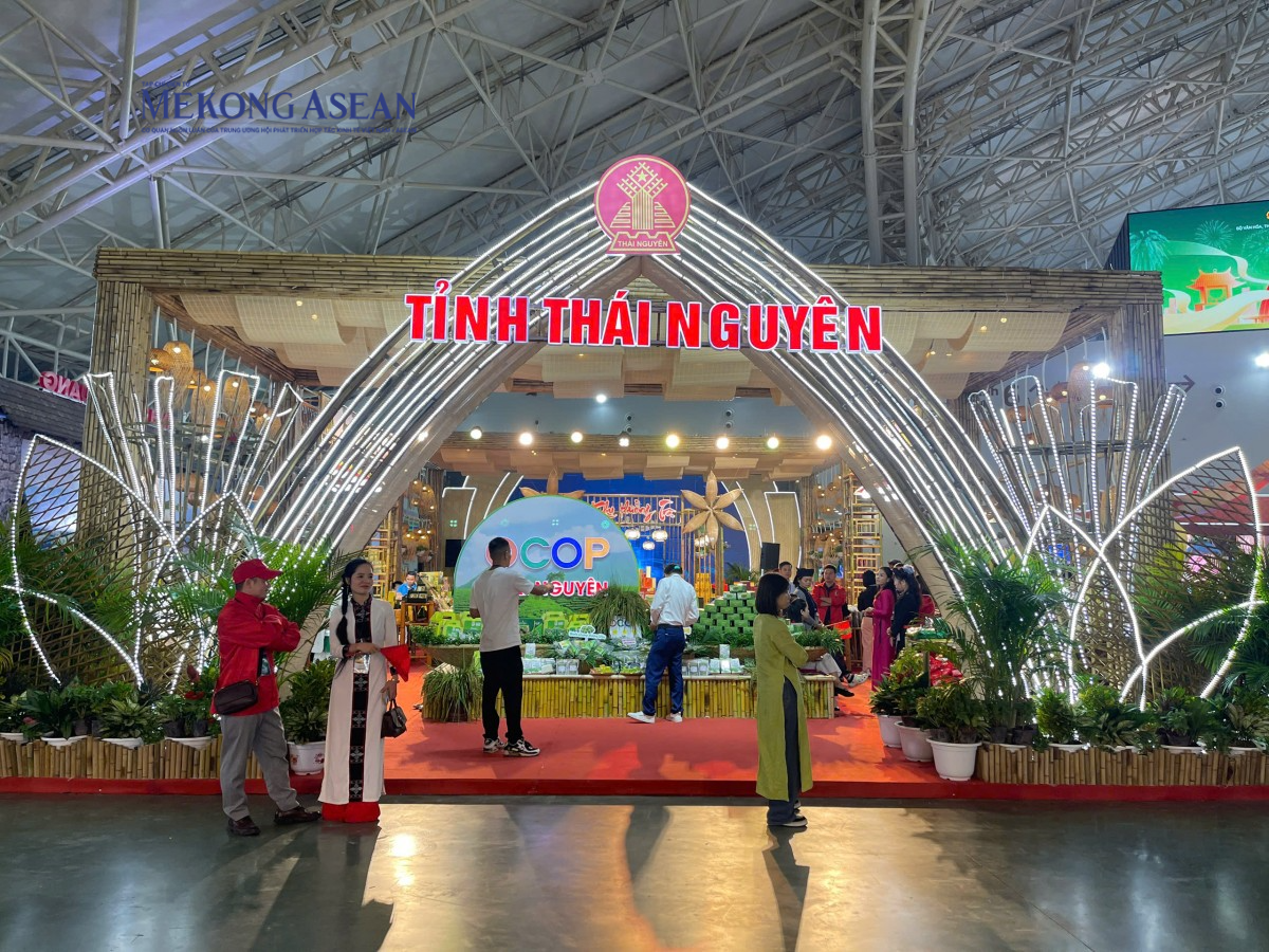 Gian hàng trưng bày của tỉnh Thái Nguyên tại Hội chợ Mùa thu lần thứ nhất năm 2025 Gian hàng trưng bày của tỉnh Thái Nguyên tại Hội chợ Mùa thu lần thứ nhất năm 2025