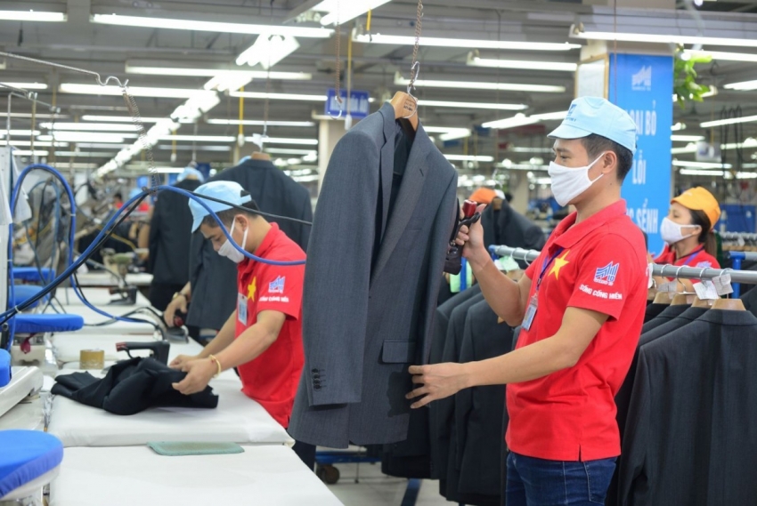 May 10 tăng trưởng lợi nhuận trong quý 3 dù doanh thu chững lại