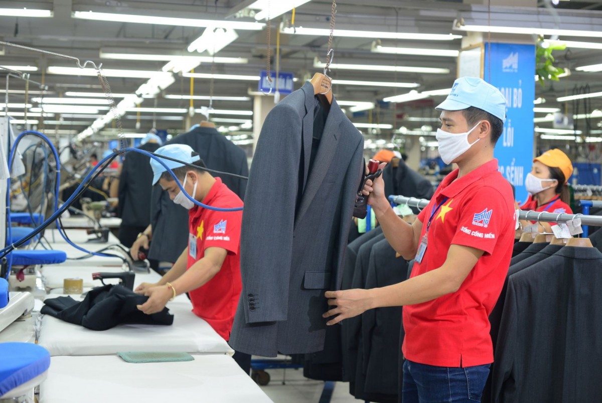 May 10 tăng trưởng lợi nhuận trong quý 3 dù doanh thu chững lại