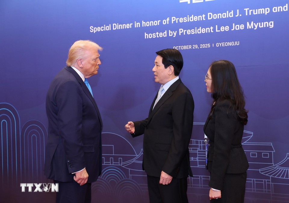 Chủ tịch nước Lương Cường gặp Tổng thống Mỹ Donald Trump. Ảnh: TTXVN.