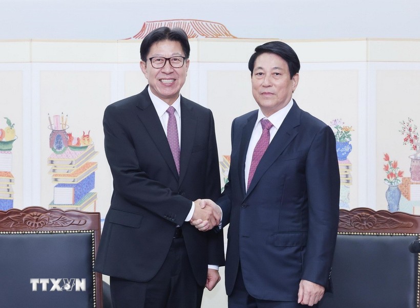 Chủ tịch nước Lương Cường tiếp Thị trưởng thành phố Busan Park Heong-joon.