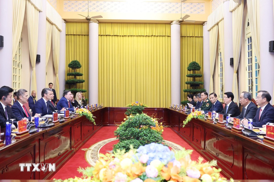 Chủ tịch nước Lương Cường tiếp Bộ trưởng Chiến tranh Mỹ