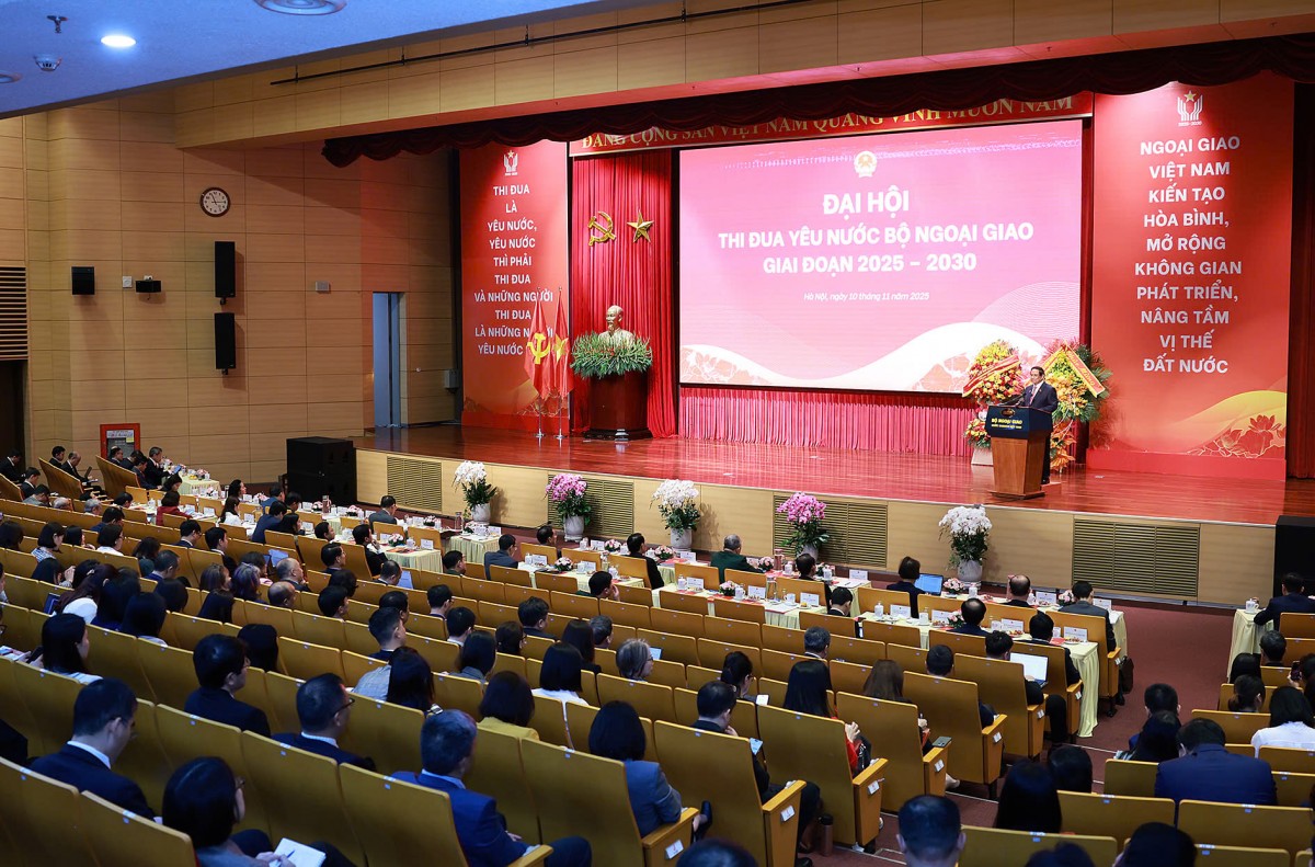 Thủ tướng: Ngành ngoại giao củng cố, nâng cao thế và lực của đất nước
