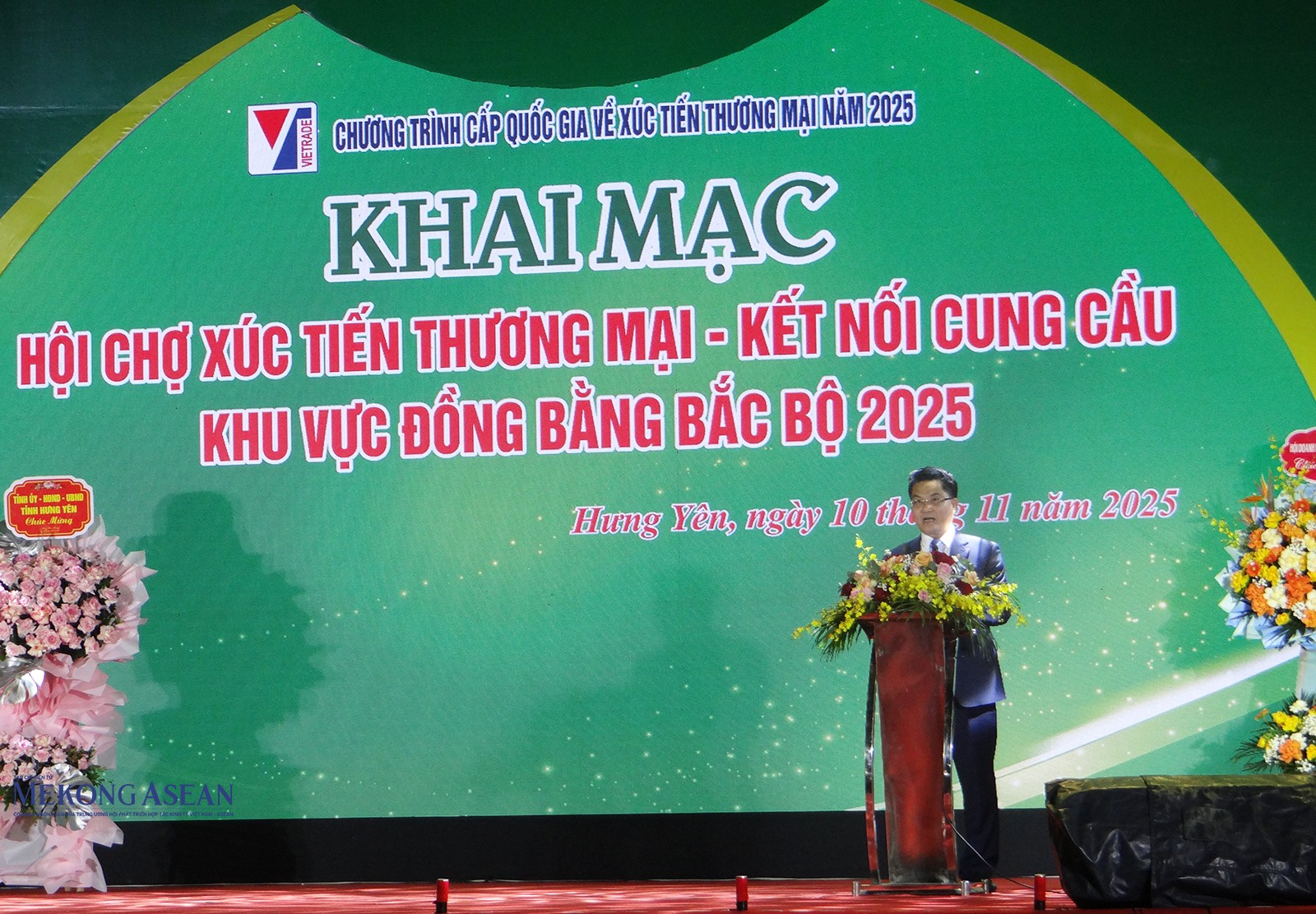 Ông Lê Quang Hòa, Phó Chủ tịch UBND tỉnh Hưng Yên, Trưởng Ban Chỉ đạo tổ chức Hội chợ Xúc tiến 555win phien bạn Chính Thức - Kết nối cung cầu khu vực Đồng bằng Bắc Bộ năm 2025 phát biểu khai mạc. Ảnh: Phùng Nguyện/555win Login.