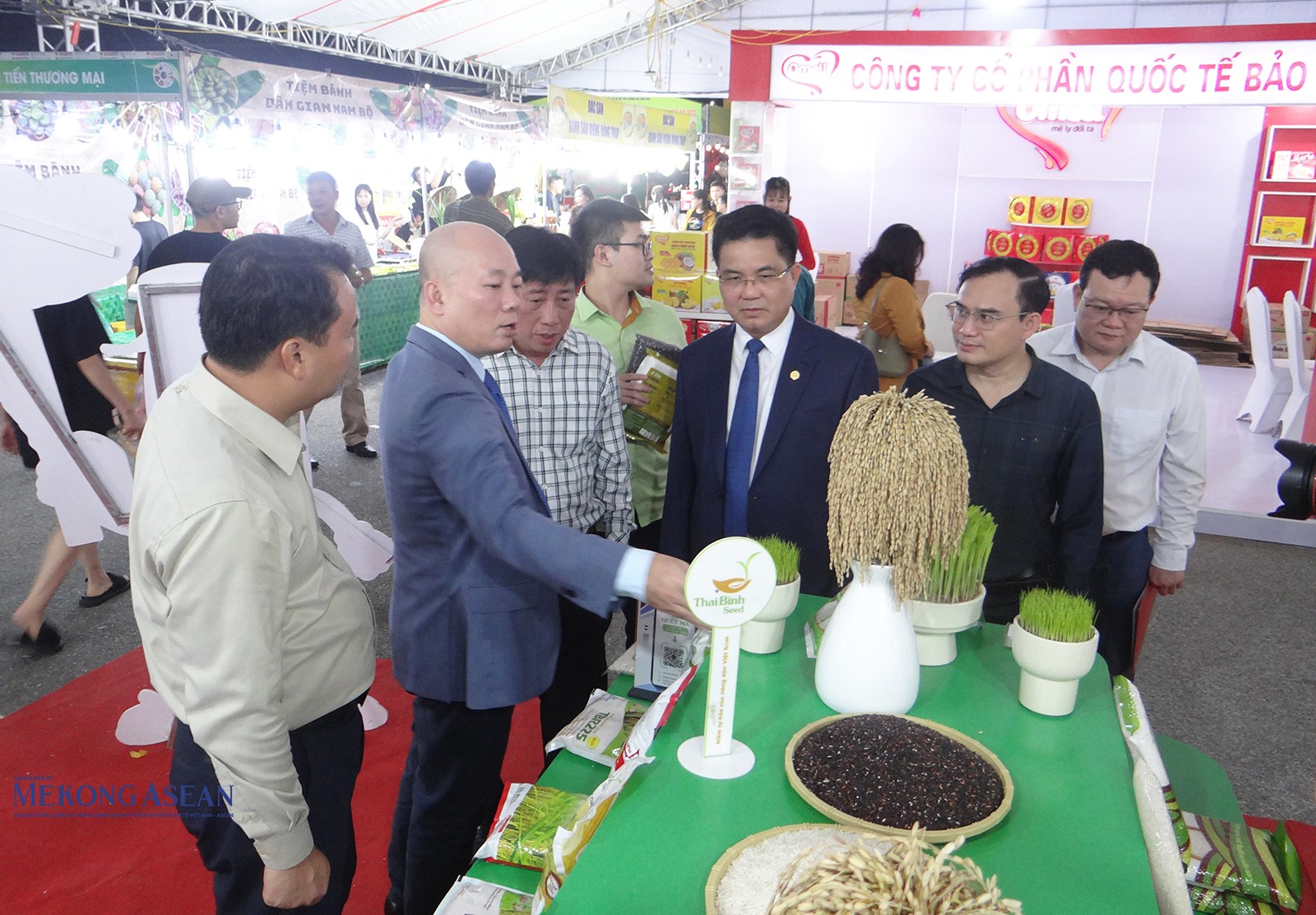 Gần 300 gian hàng kết nối cung cầu tại Hưng Yên