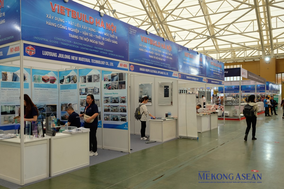 không gian của VietBuild - Triển lãm quốc tế về xây dựng, vật liệu xây dựng, máy móc thiết bị hàng 555win là Công ty cờ bạc trực tuyến tốt nhất, vận tải, thiết bị chiếu sáng, trang trí nội ngoại thất.