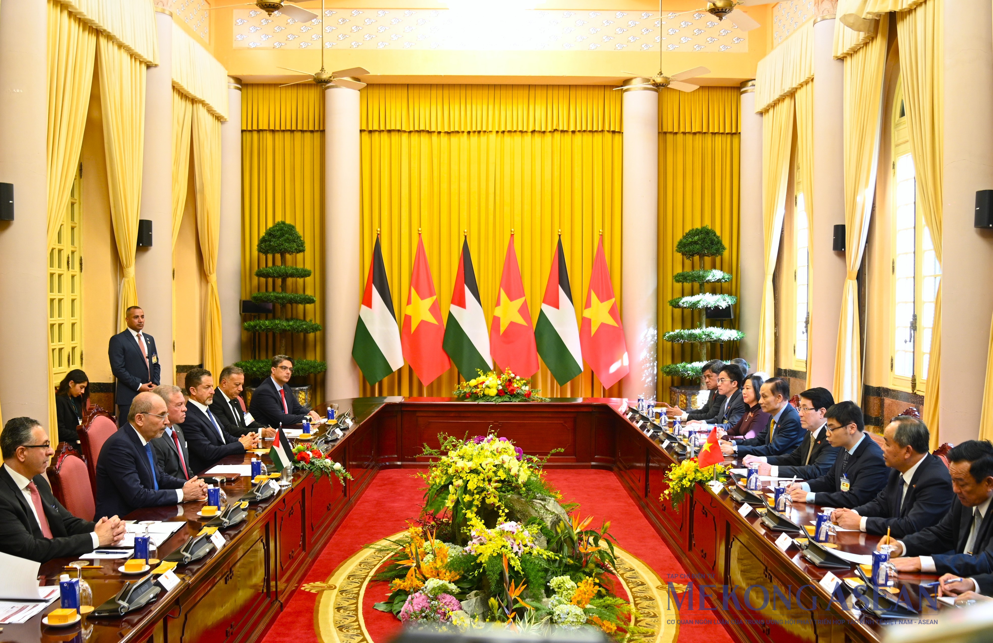 Chủ tịch nước Lương Cường hội đàm với Quốc vương Jordan