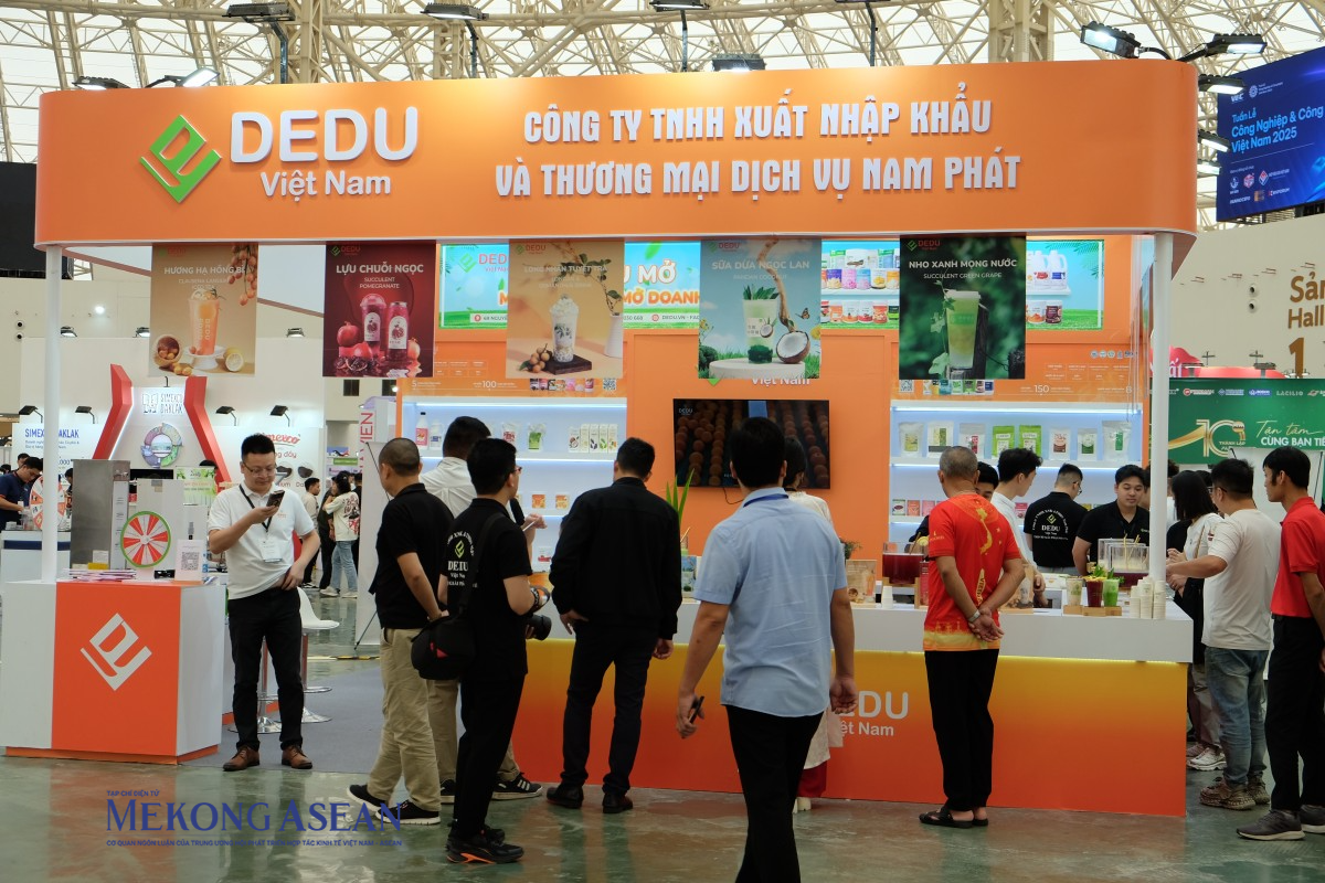 Khi vực trưng bày các gian hàng cà phê. Ảnh:  
