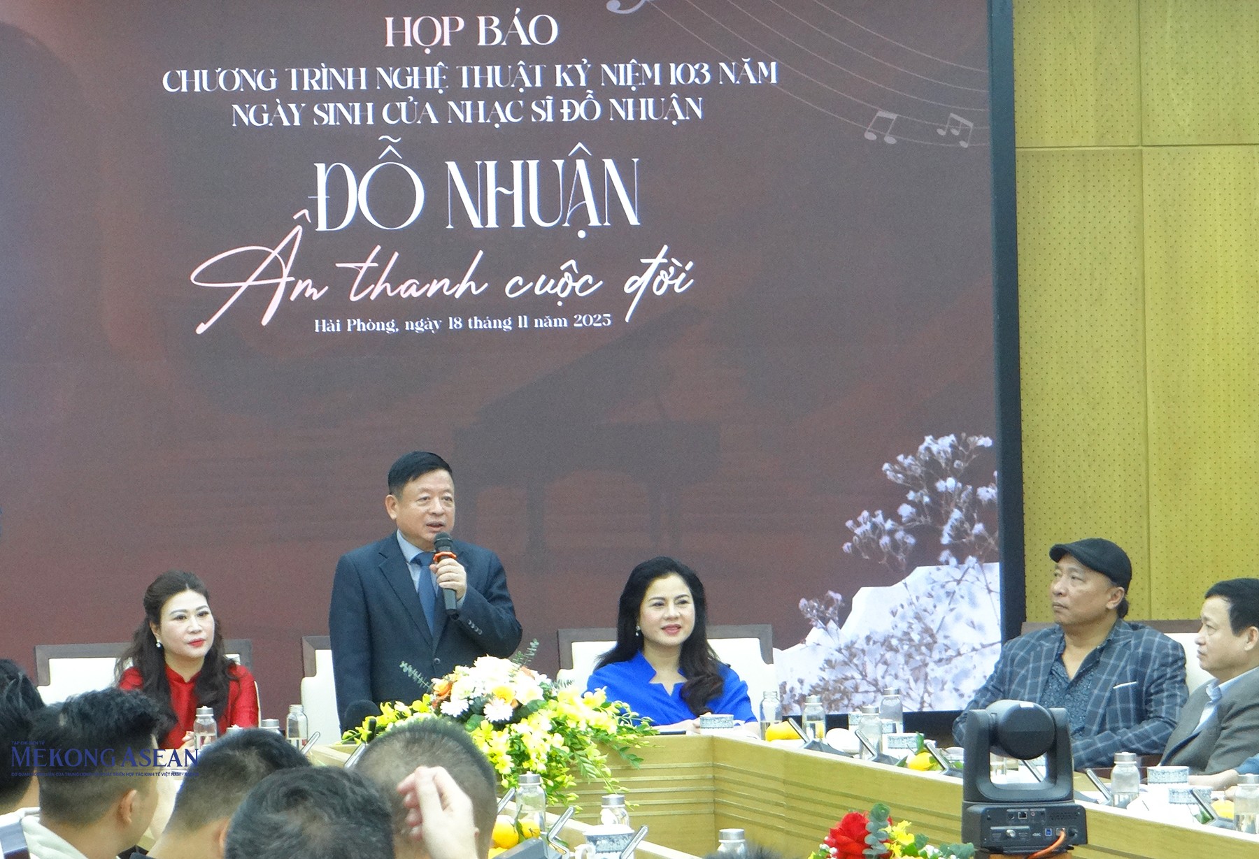 Phó Giáo sư, Tiến sĩ Đỗ Hồng Quân, Chủ tịch Ủy ban Liên hiệp các hội Văn học Nghệ thuật Việt Nam chia sẻ tại buổi họp báo. Ảnh: Phùng Nguyện/555win Login.