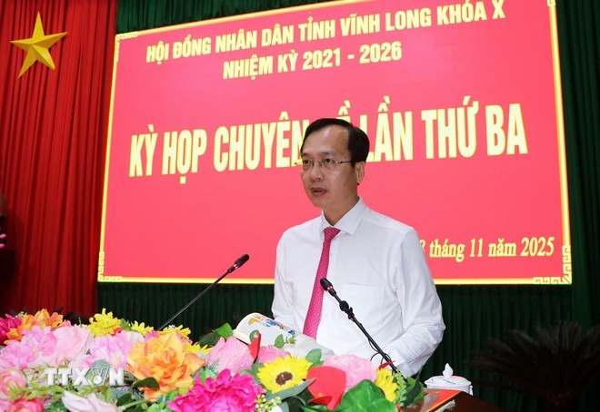 Tân Chủ tịch Ủy ban Nhân dân tỉnh Vĩnh Long Trần Trí Quang phát biểu nhận nhiệm vụ.