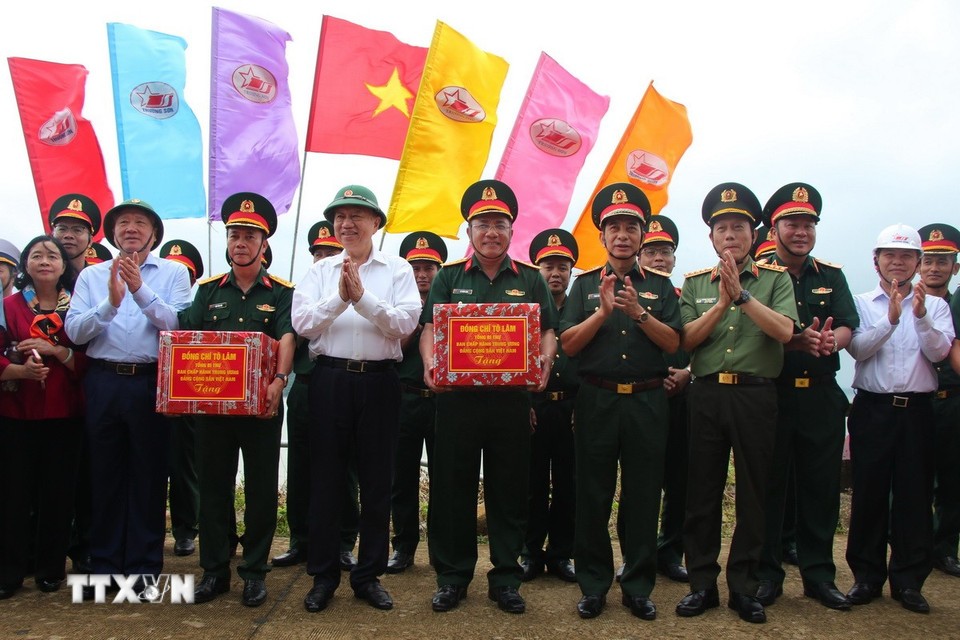 Tổng Bí thư Tô Lâm thăm và làm việc tại đảo Hòn Khoai