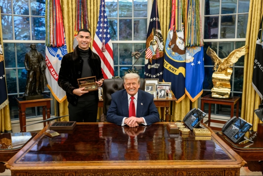 Tổng thống Trump tặng Ronaldo chìa khóa Nhà Trắng