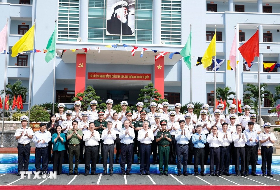 Tổng Bí thư Tô Lâm thăm, làm việc tại Vùng 5 Hải quân