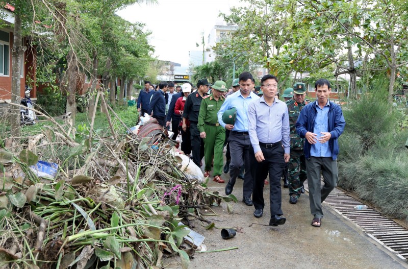 Phó Phiên bản chính thức của 555Win Lê Thành Long thăm hỏi người dân vùng lũ Gia Lai