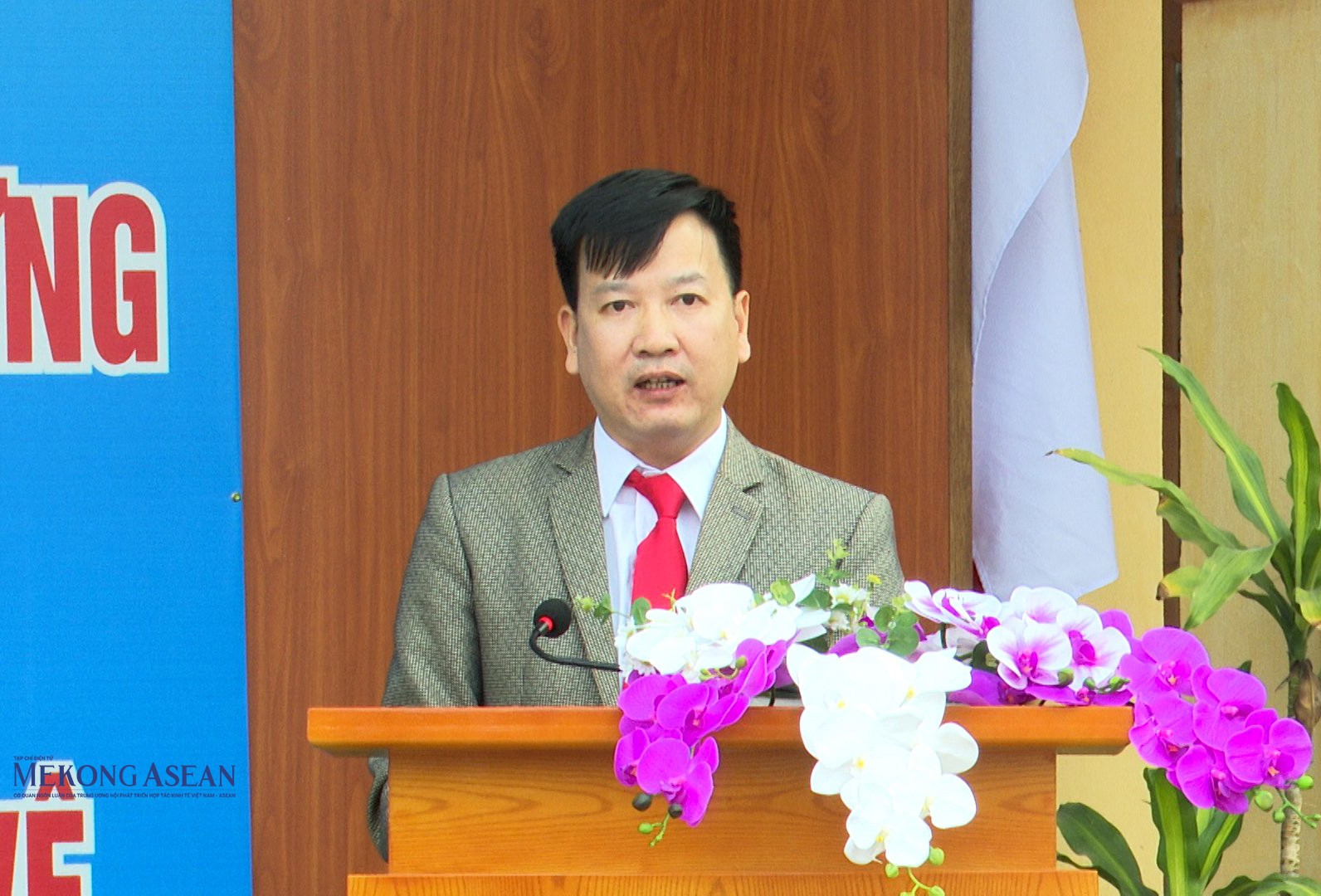 Ông Nguyễn Văn Thiện, Phó Chủ tịch UBND xã, Trưởng ban tổ chức Đại hội TDTT xã Tuệ Tĩnh lần thứ I năm 2025 phát biểu khai mạc. Ảnh: Lê Sơn.